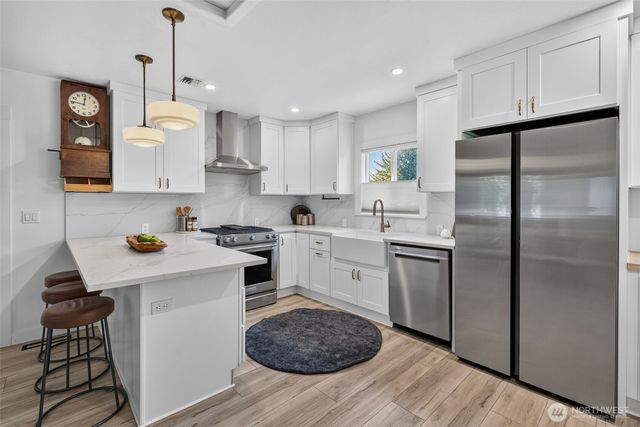 8121 11th Avenue SW, Seattle, WA 98106