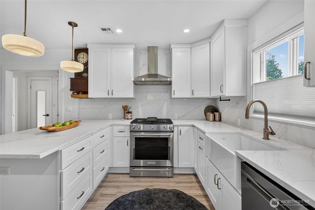 8121 11th Avenue SW, Seattle, WA 98106