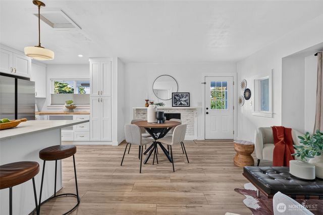 8121 11th Avenue SW, Seattle, WA 98106