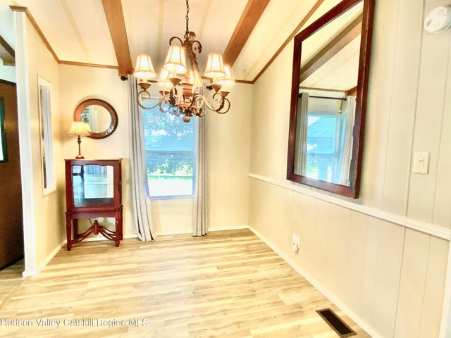18 Cook Lane, New Paltz, NY 12561