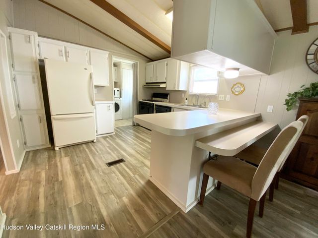18 Cook Lane, New Paltz, NY 12561