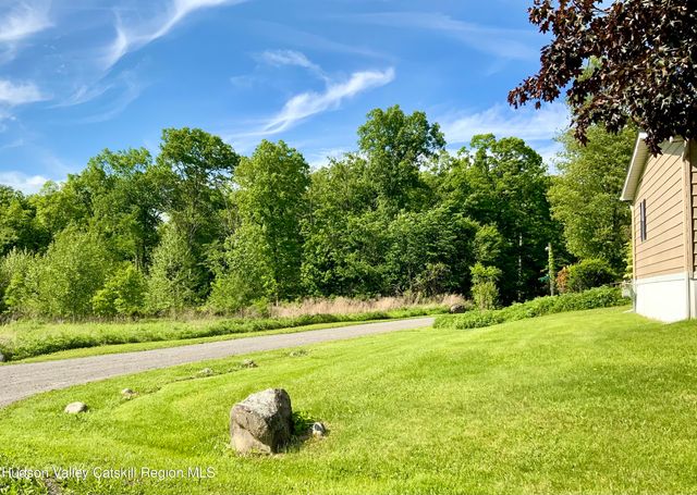 18 Cook Lane, New Paltz, NY 12561