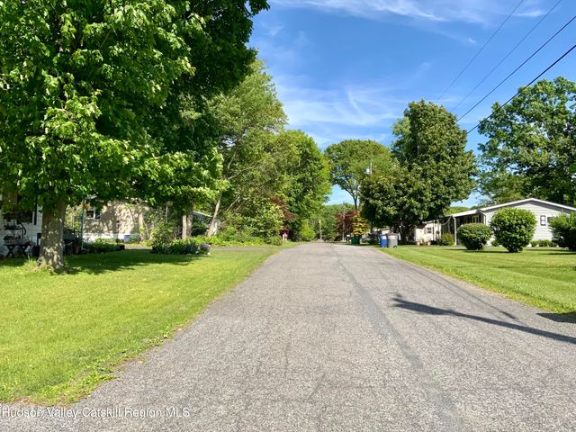 18 Cook Lane, New Paltz, NY 12561