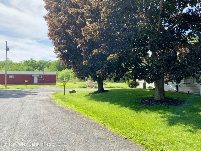 18 Cook Lane, New Paltz, NY 12561