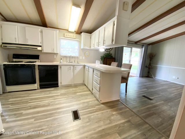 18 Cook Lane, New Paltz, NY 12561