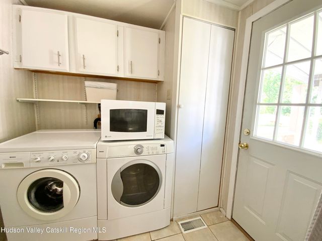 18 Cook Lane, New Paltz, NY 12561