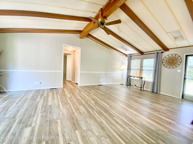 18 Cook Lane, New Paltz, NY 12561