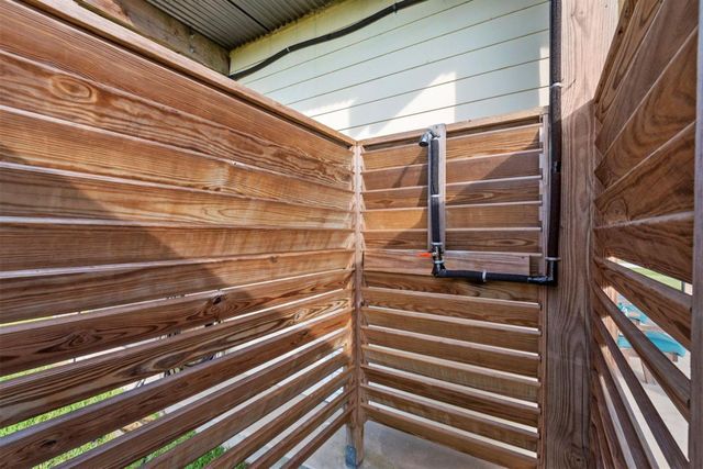 16522 John Silver Road, Galveston, TX 77554