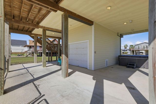16522 John Silver Road, Galveston, TX 77554