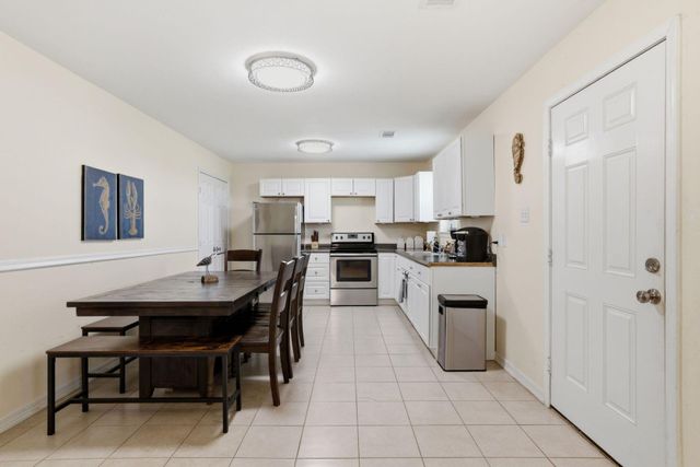 16522 John Silver Road, Galveston, TX 77554