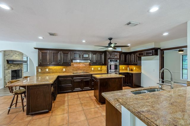 9214 Shady Lane, Magnolia, TX 77354