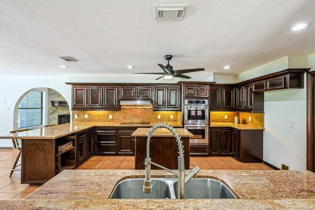 9214 Shady Lane, Magnolia, TX 77354