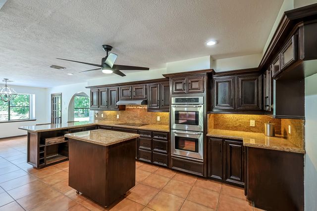 9214 Shady Lane, Magnolia, TX 77354