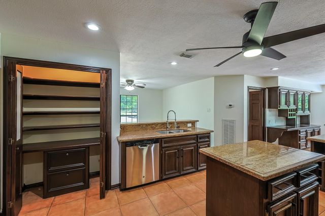 9214 Shady Lane, Magnolia, TX 77354