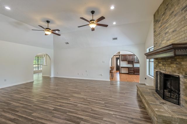 9214 Shady Lane, Magnolia, TX 77354