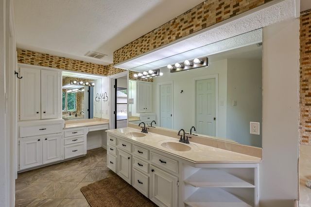 9214 Shady Lane, Magnolia, TX 77354
