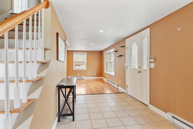 5 Hollis St, Saugus, MA 01906