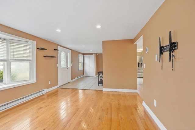 5 Hollis St, Saugus, MA 01906