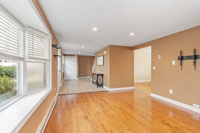 5 Hollis St, Saugus, MA 01906