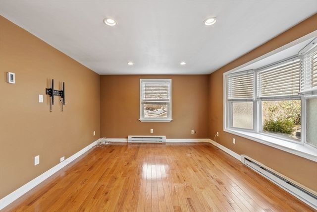 5 Hollis St, Saugus, MA 01906