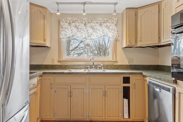 5 Hollis St, Saugus, MA 01906