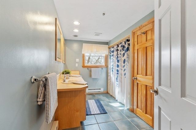 5 Hollis St, Saugus, MA 01906