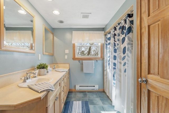 5 Hollis St, Saugus, MA 01906