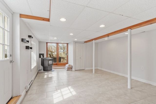 5 Hollis St, Saugus, MA 01906