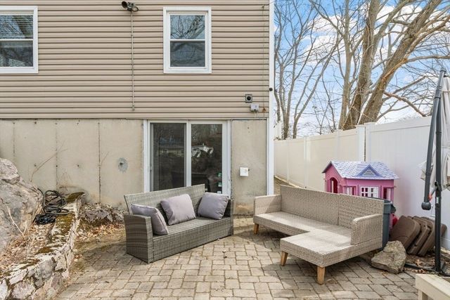 5 Hollis St, Saugus, MA 01906