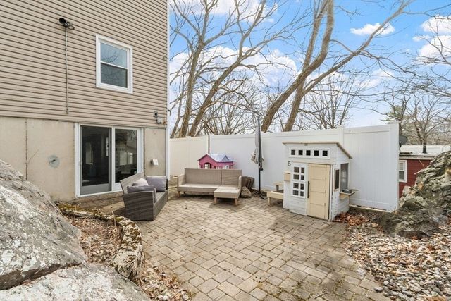 5 Hollis St, Saugus, MA 01906