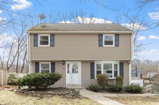 5 Hollis St, Saugus, MA 01960