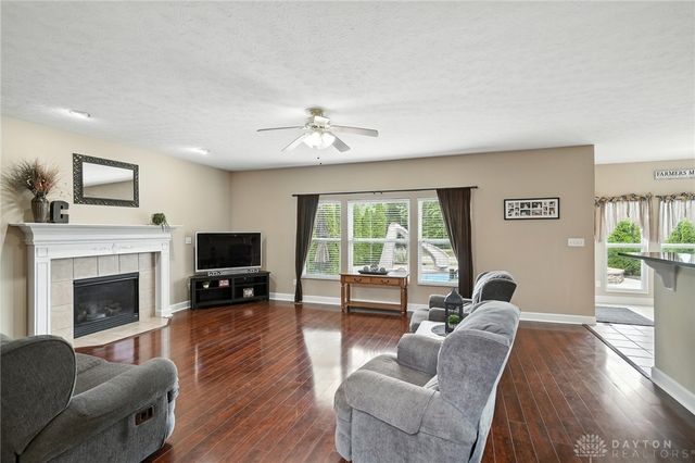 5483 Greenfinch Drive, Miamisburg, OH 45342