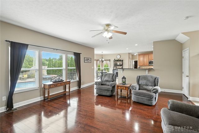 5483 Greenfinch Drive, Miamisburg, OH 45342