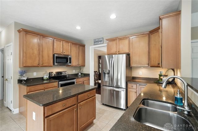5483 Greenfinch Drive, Miamisburg, OH 45342