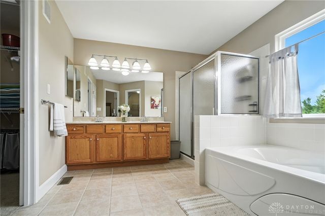 5483 Greenfinch Drive, Miamisburg, OH 45342