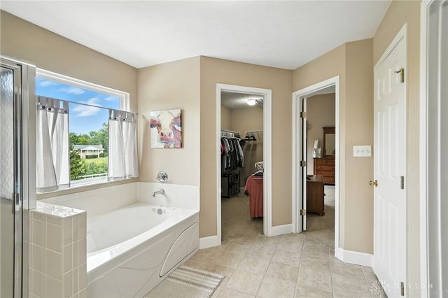 5483 Greenfinch Drive, Miamisburg, OH 45342