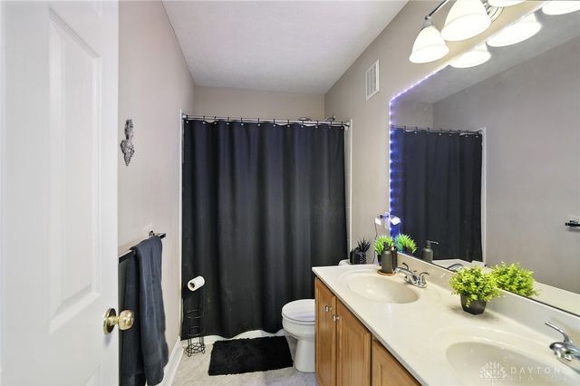 5483 Greenfinch Drive, Miamisburg, OH 45342