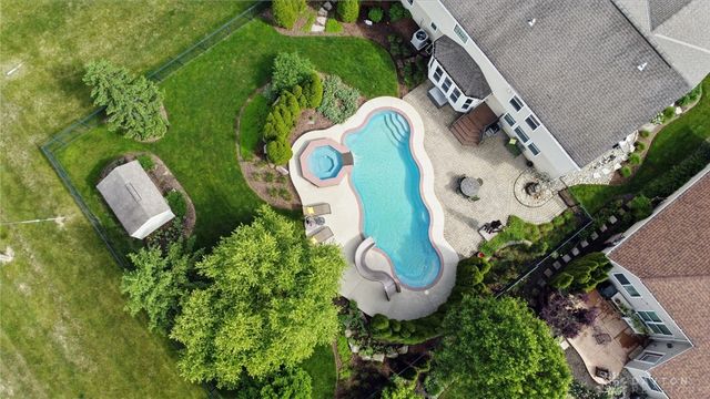 5483 Greenfinch Drive, Miamisburg, OH 45342