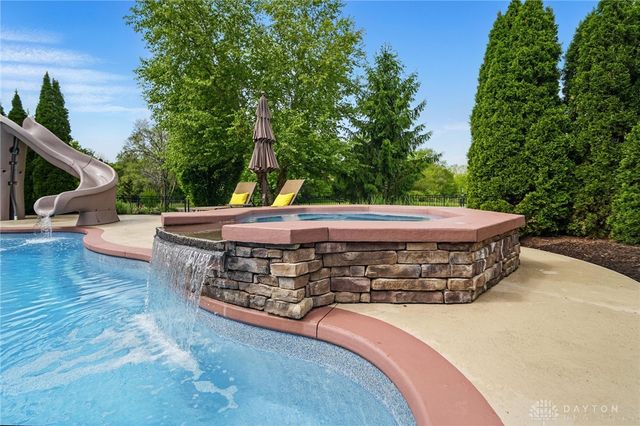 5483 Greenfinch Drive, Miamisburg, OH 45342