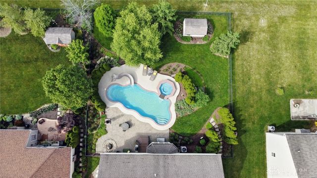 5483 Greenfinch Drive, Miamisburg, OH 45342