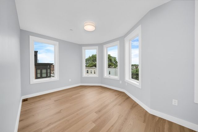 181 Maverick PH, Boston, MA 02128