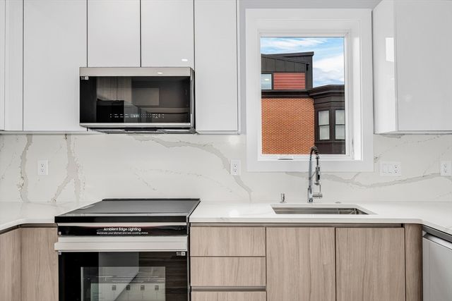 181 Maverick PH, Boston, MA 02128