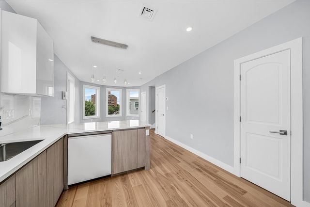 181 Maverick PH, Boston, MA 02128