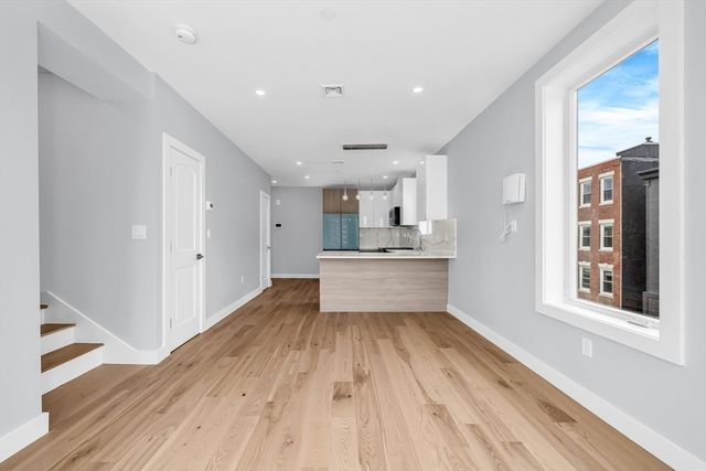 181 Maverick PH, Boston, MA 02128