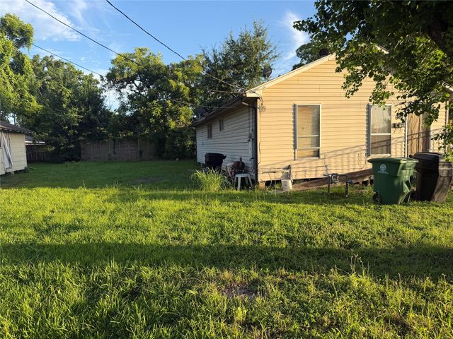 1410 E 33rd Street, Houston, TX 77022