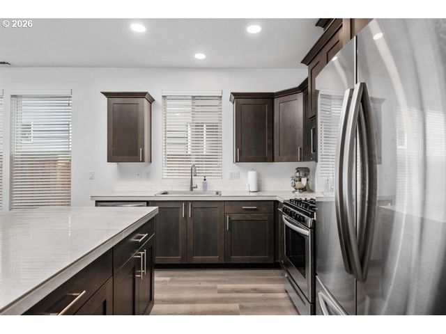 859 S 23RD Ave, Cornelius, OR 97113