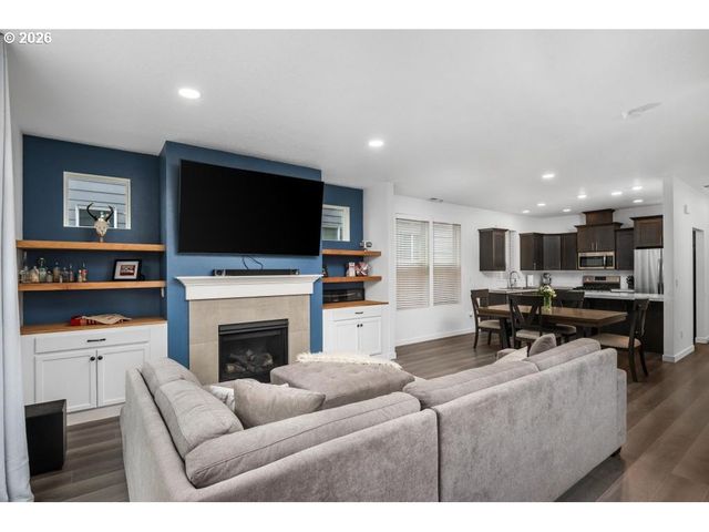 859 S 23RD Ave, Cornelius, OR 97113