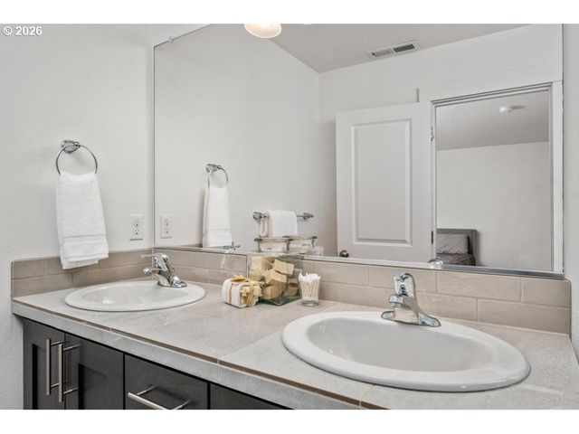 859 S 23RD Ave, Cornelius, OR 97113