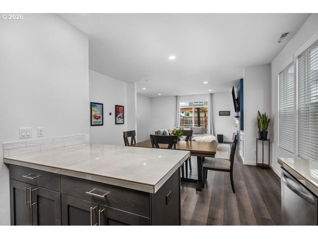 859 S 23RD Ave, Cornelius, OR 97113