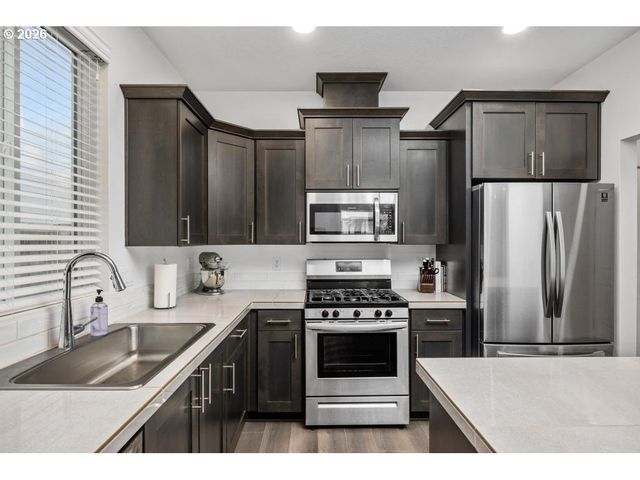 859 S 23RD Ave, Cornelius, OR 97113